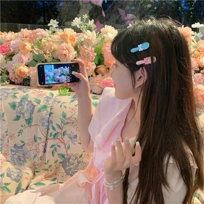 金牌客服董董恩
